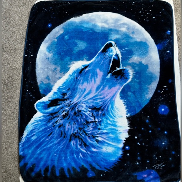 The Northwest Co. Fleece Throw Blanket Blue Moon Wolf 60” x 48” - Picture 1 of 6